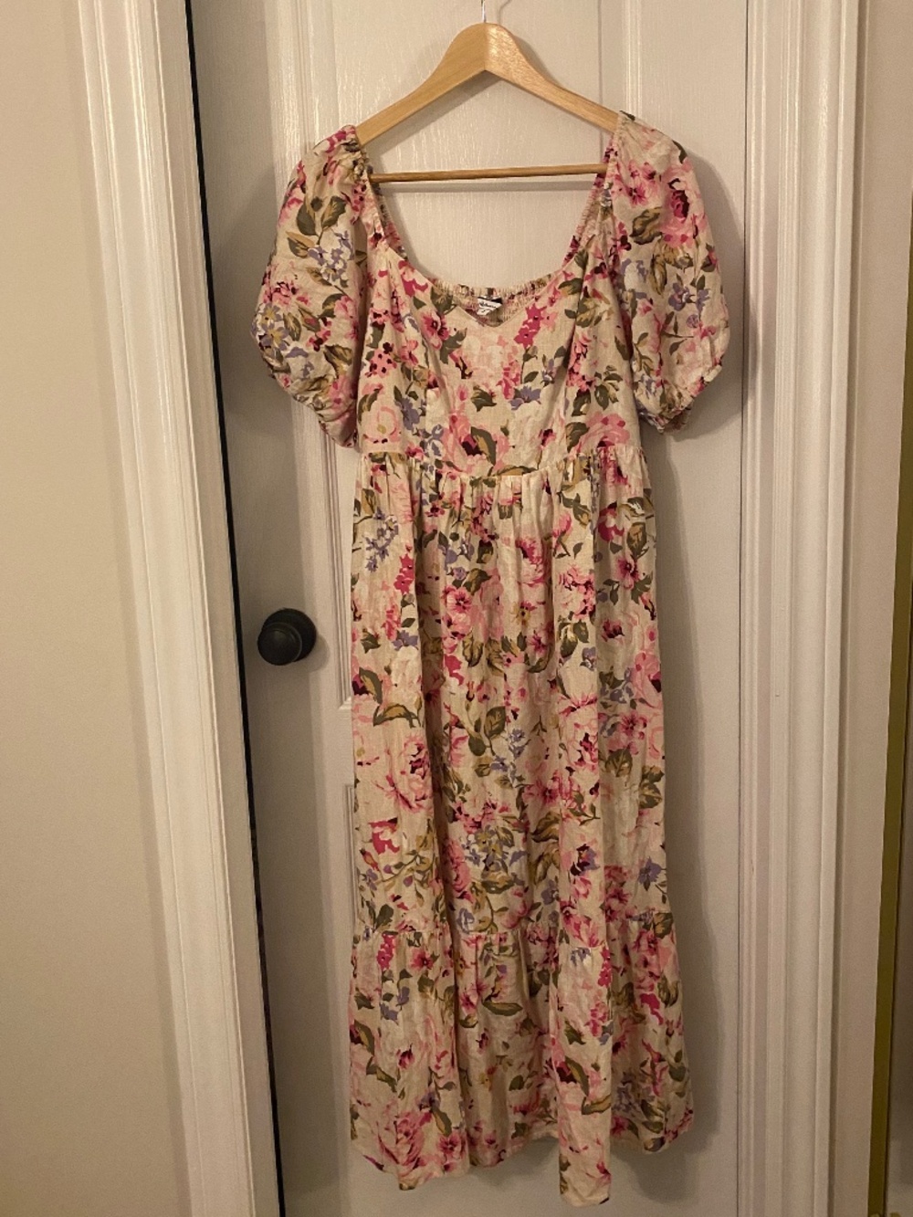 Puffy-Sleeve Tiered Midi Dress with Sweetheart Neckline
